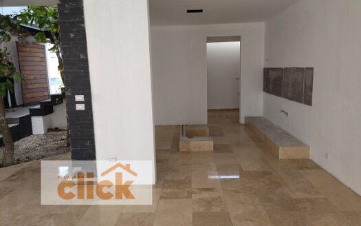 SE VENDE CASA EN ALTOZANO ( 7° RETORNO DE LOS ALPES NORTE)